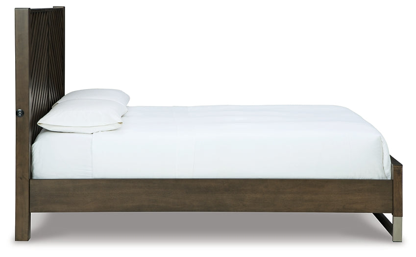 Arkenton Queen Panel Bed with Mirrored Dresser