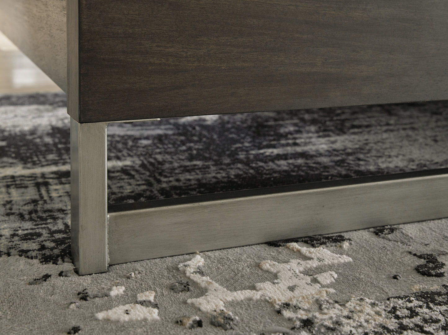 Arkenton King Panel Bed with Mirrored Dresser and 2 Nightstands